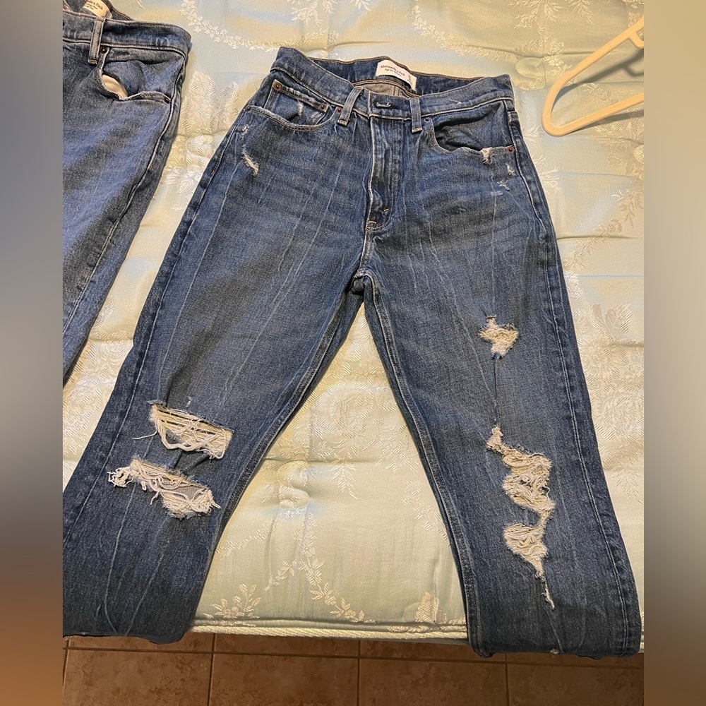Abercrombie & Fitch High Rise Mom Jeans - Picture 2 of 3